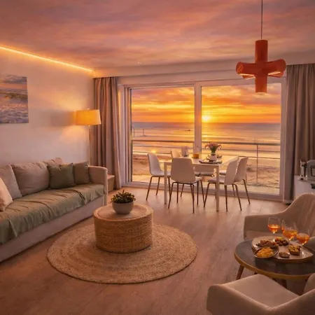 Zwembad Met Frontaal Zeezicht 公寓