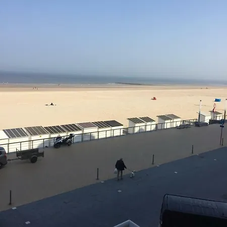 Apartment Zwembad Met Frontaal Zeezicht