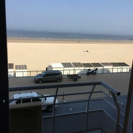 Zwembad Met Frontaal Zeezicht Lejlighed *