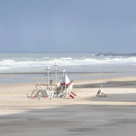 Lejlighed Zwembad Met Frontaal Zeezicht *